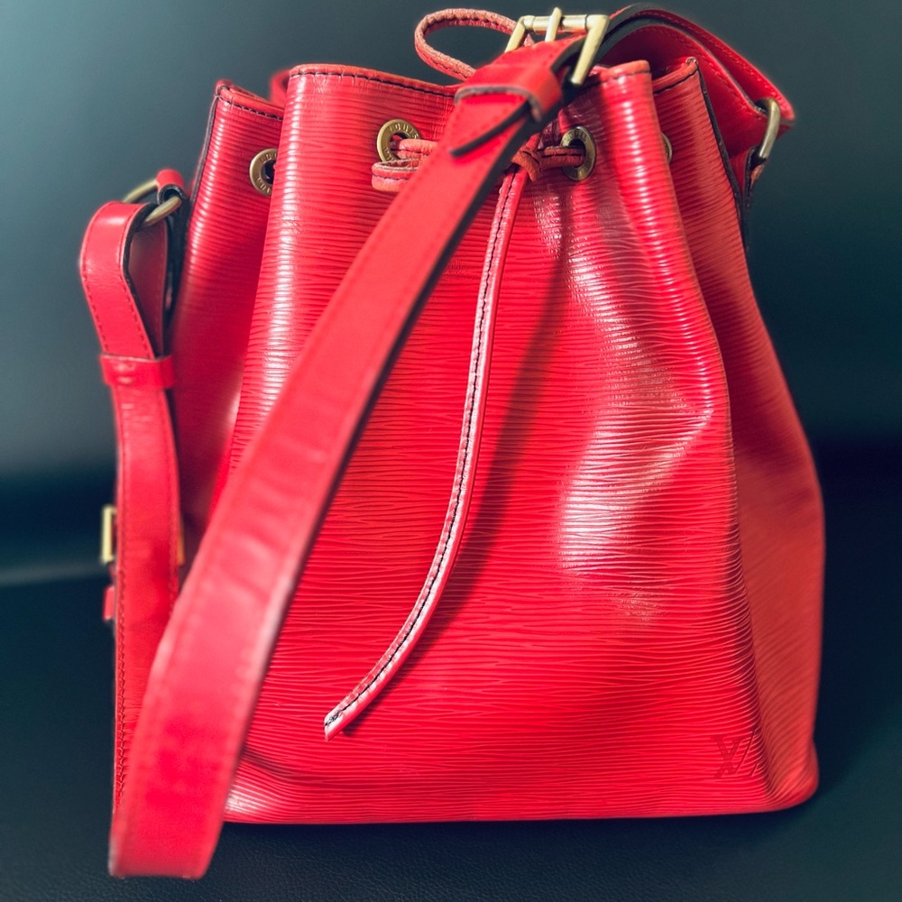 Authentic LOUIS VUITTON Epi Petit Noe Red Bucket Bag